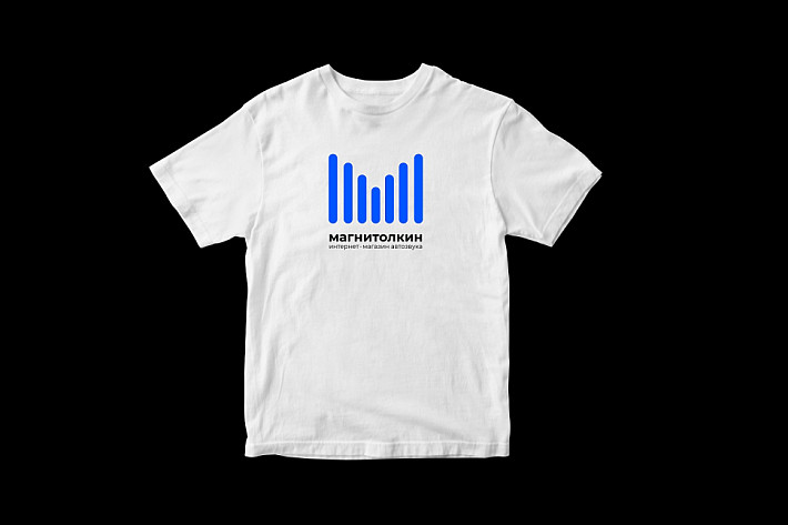 На футболке