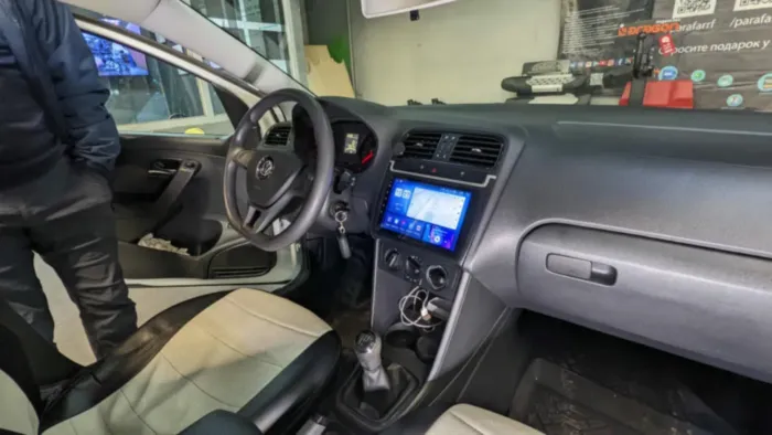Магнитола для Volkswagen Polo 2009-2020 Parafar (cо встроенным модулем для подключения камер 360) на Андроид 13.0 PF968U2K360
