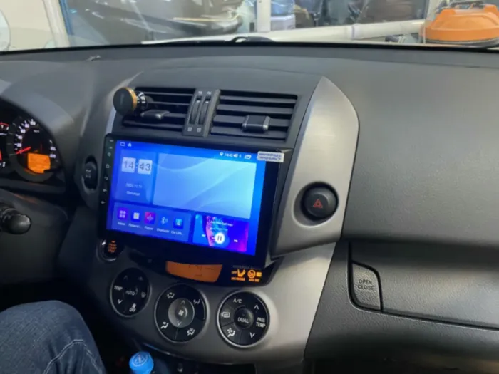 Магнитола для Toyota Rav4 2006-2012 Parafar на Андроид 13.0 PF018FHD