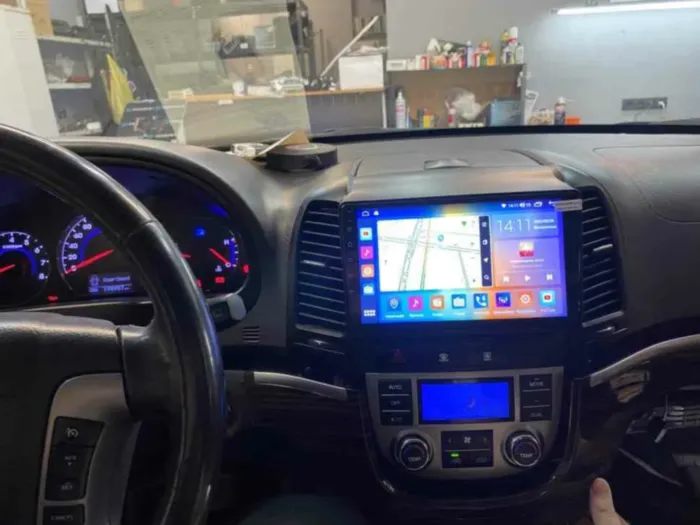 Магнитола для Hyundai Santa Fe 2 2009-2011 Parafar на Андроид 14.0 PF208LUX1KHD