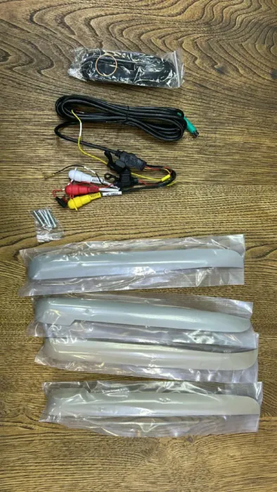 Моторизованный потолочный монитор Parafar 17,3", Android 9.0, 3+32Гб, с кабелем USB/TF/HDMI, черный со сменными крышками бежевого и серого цвета PFTech173