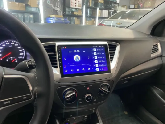 Магнитола для Hyundai Solaris 2017+ Parafar (cо встроенным модулем для подключения камер 360) на Андроид 13 PF766XHD360