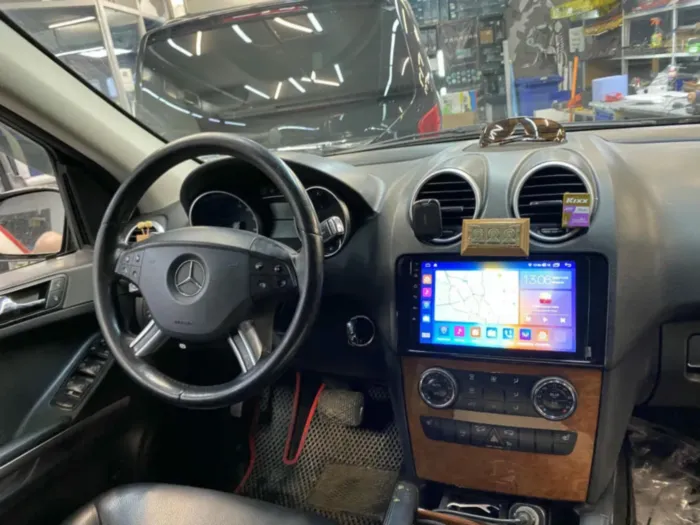 Магнитола для Mercedes Vito 2015+ Parafar (cо встроенным модулем для подключения камер 360) на Андроид 13 PF069XHD360