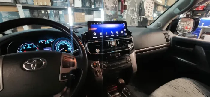 Магнитола для Toyota Land Cruiser 200 2008-2015 в стиле LC300 low+High Parafar на Андроид 13.0 PF381L12