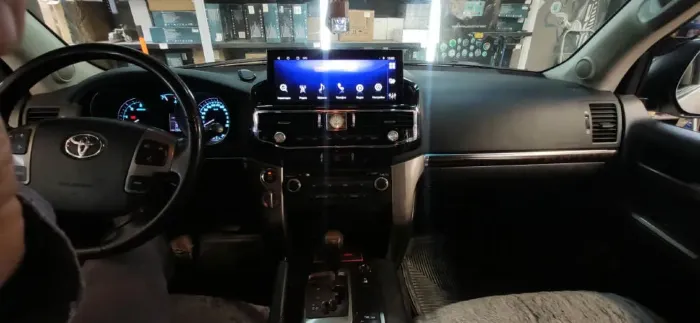 Магнитола для Toyota Land Cruiser 200 2008-2015 в стиле LC300 low+High Parafar на Андроид 13.0 PF381L12