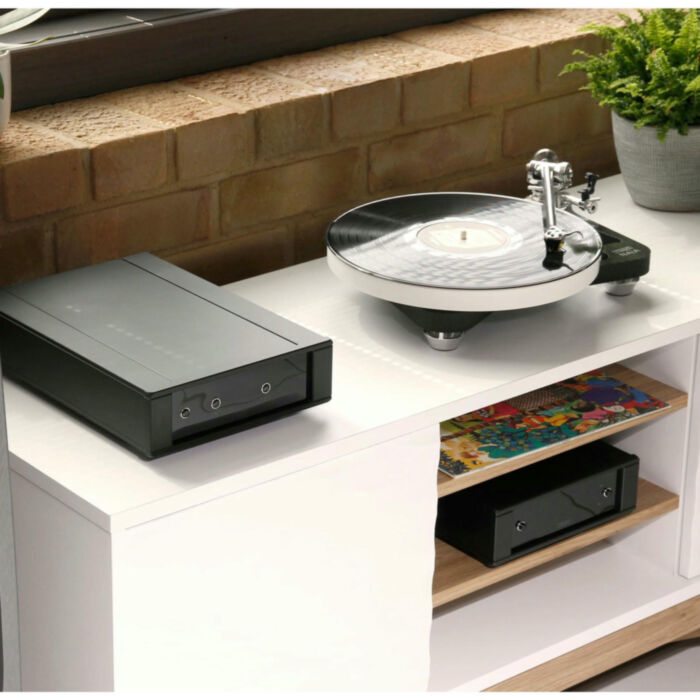 Rega Naia + Aphelion 2