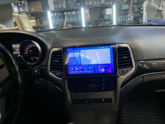 Магнитола для Jeep Grand Cherokee 2008-2012 Parafar на Андроид 13 PF088LUX1XHD