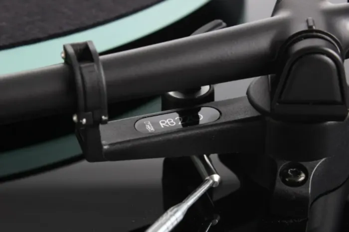 Rega Planar 2 (Carbon MM) black