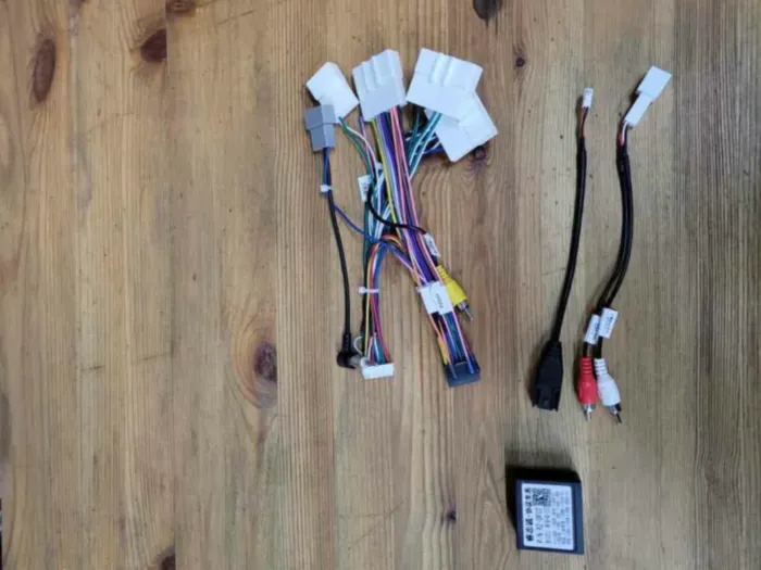 Магнитола для Nissan Sylphy, Sentra 2012-2019 глянцевая черная с отверстием под воздуховоды Parafar на Андроид 14.0 PF875T1THD