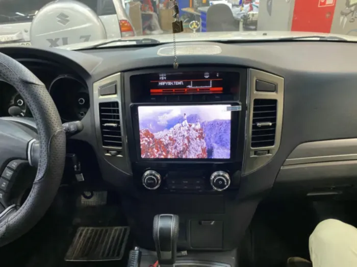 Магнитола для Mitsubishi Pajero 4 2006+ Parafar на Андроид 13.0 PF458U2K