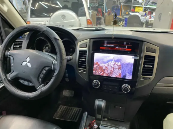 Магнитола для Mitsubishi Pajero 4 2006+ Parafar на Андроид 13.0 PF458U2K