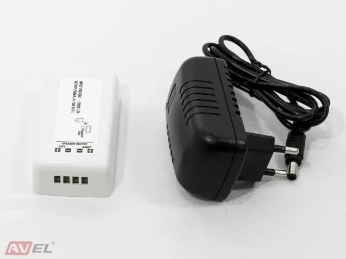 AVEL AV215BT + 2xAV807CS + AV10AC