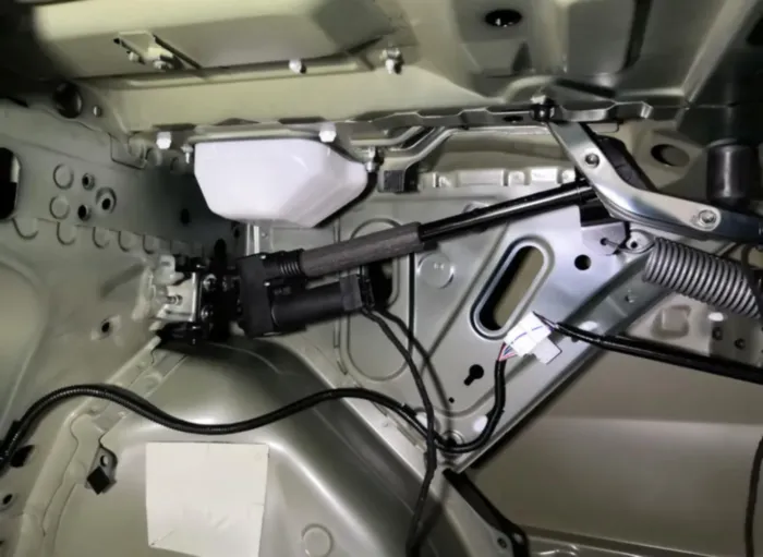?PFOP02 Электрический подъемник двери багажника Toyota Camry v70 (2018+)